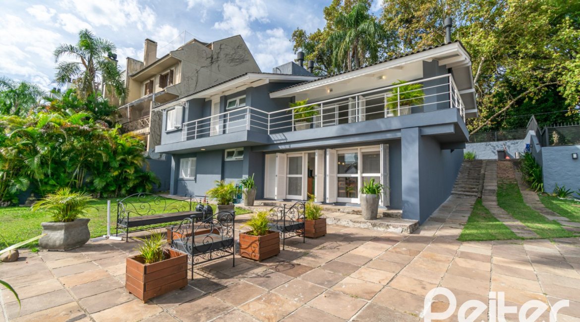 Casa à venda com 312m², 5 dormitórios, 5 suítes, 5 vagas, no bairro Vila Conceição em Porto Alegre