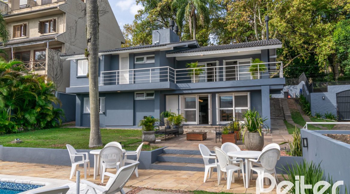 Casa à venda com 312m², 5 dormitórios, 5 suítes, 5 vagas, no bairro Vila Conceição em Porto Alegre