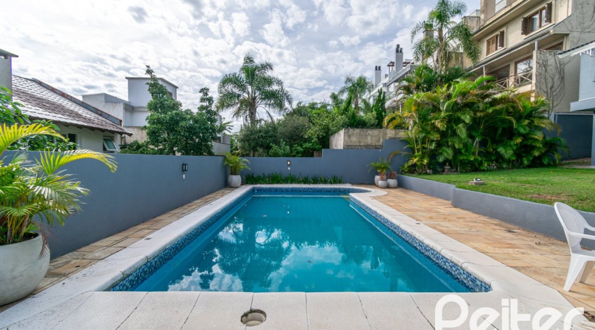 Casa à venda com 312m², 5 dormitórios, 5 suítes, 5 vagas, no bairro Vila Conceição em Porto Alegre