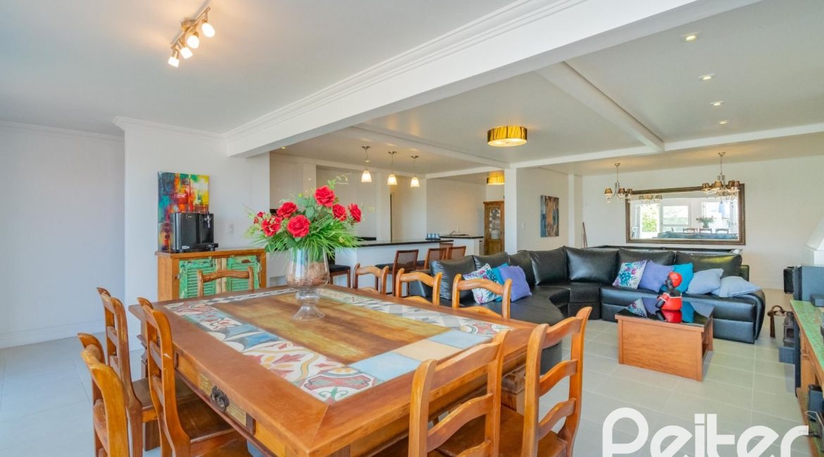 Casa à venda com 312m², 5 dormitórios, 5 suítes, 5 vagas, no bairro Vila Conceição em Porto Alegre