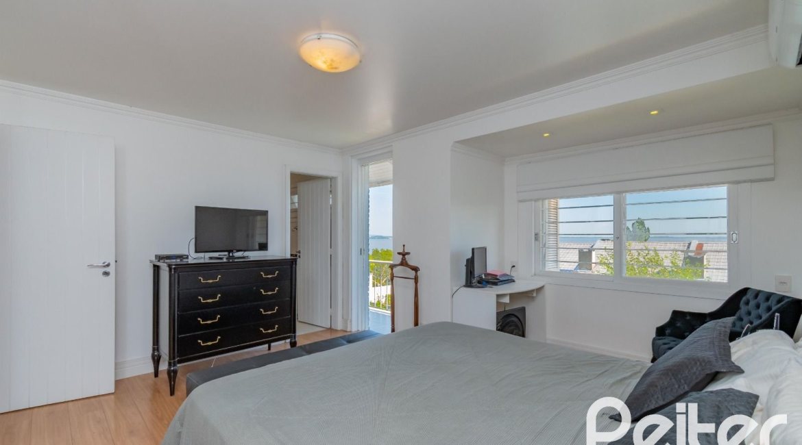 Casa à venda com 312m², 5 dormitórios, 5 suítes, 5 vagas, no bairro Vila Conceição em Porto Alegre