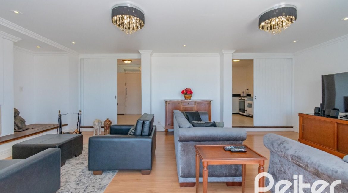 Casa à venda com 312m², 5 dormitórios, 5 suítes, 5 vagas, no bairro Vila Conceição em Porto Alegre