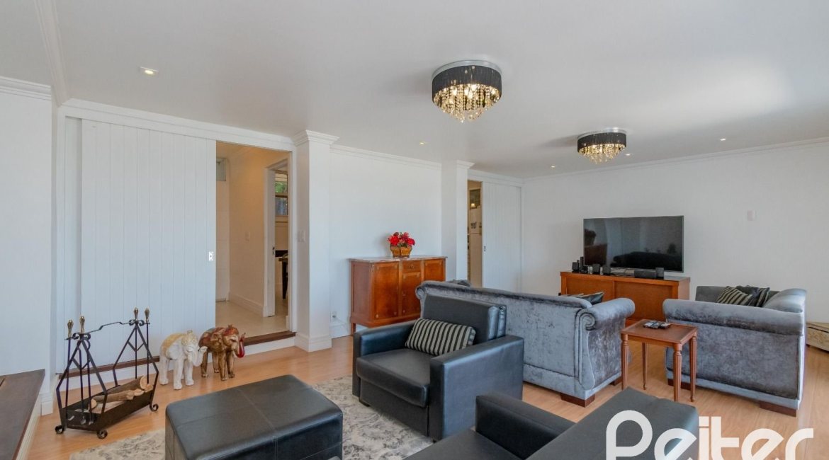 Casa à venda com 312m², 5 dormitórios, 5 suítes, 5 vagas, no bairro Vila Conceição em Porto Alegre