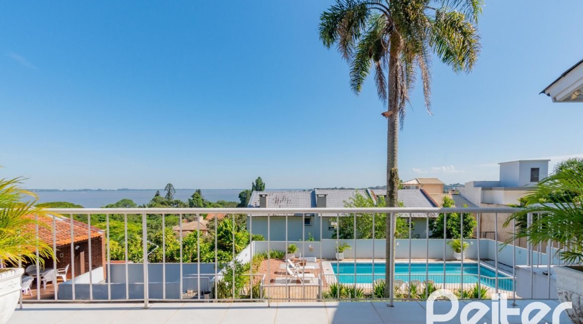 Casa à venda com 312m², 5 dormitórios, 5 suítes, 5 vagas, no bairro Vila Conceição em Porto Alegre