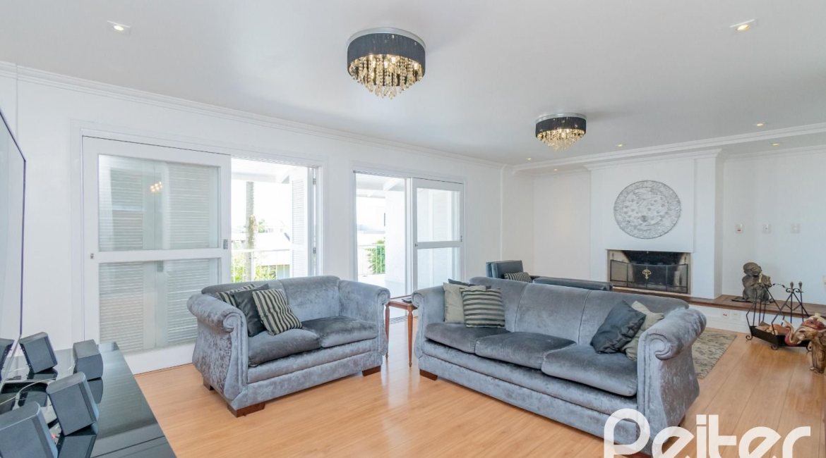 Casa à venda com 312m², 5 dormitórios, 5 suítes, 5 vagas, no bairro Vila Conceição em Porto Alegre