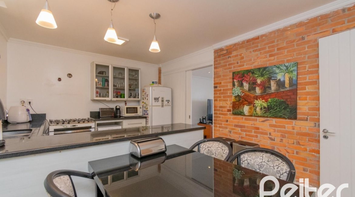 Casa à venda com 312m², 5 dormitórios, 5 suítes, 5 vagas, no bairro Vila Conceição em Porto Alegre