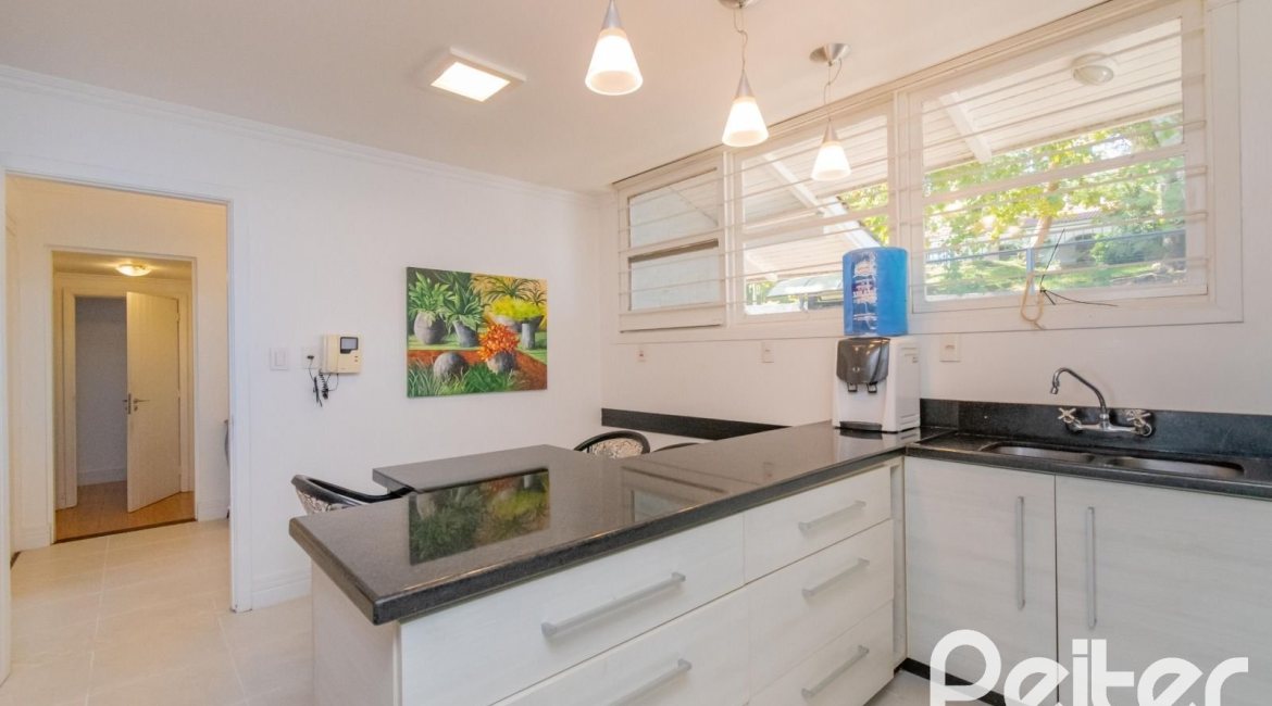 Casa à venda com 312m², 5 dormitórios, 5 suítes, 5 vagas, no bairro Vila Conceição em Porto Alegre