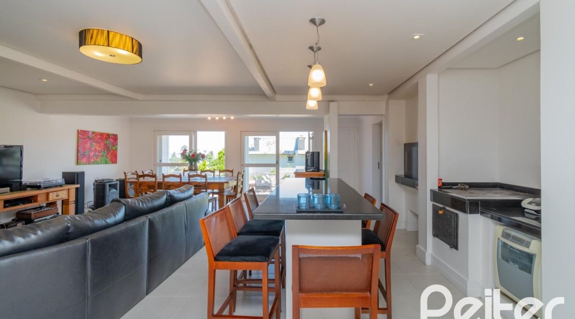 Casa à venda com 312m², 5 dormitórios, 5 suítes, 5 vagas, no bairro Vila Conceição em Porto Alegre