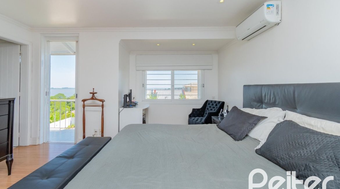 Casa à venda com 312m², 5 dormitórios, 5 suítes, 5 vagas, no bairro Vila Conceição em Porto Alegre