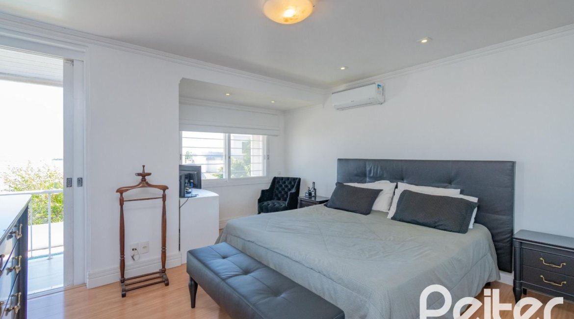 Casa à venda com 312m², 5 dormitórios, 5 suítes, 5 vagas, no bairro Vila Conceição em Porto Alegre