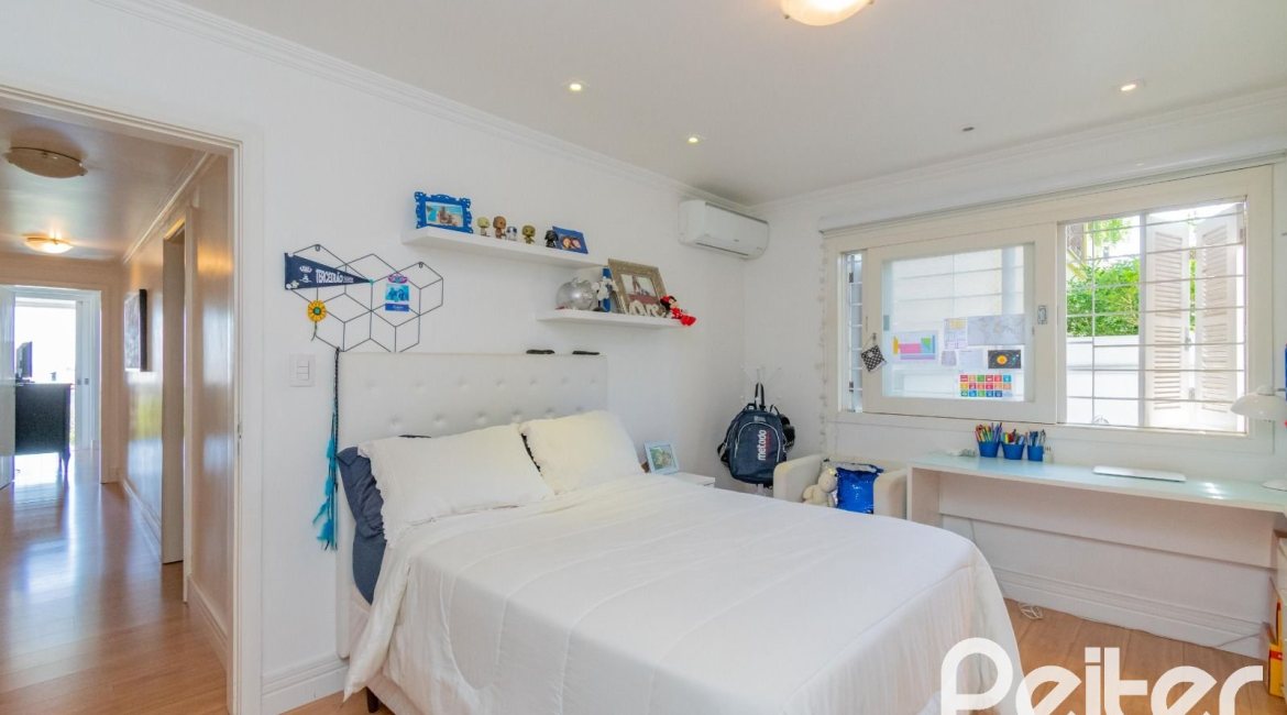 Casa à venda com 312m², 5 dormitórios, 5 suítes, 5 vagas, no bairro Vila Conceição em Porto Alegre