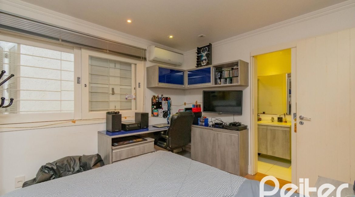 Casa à venda com 312m², 5 dormitórios, 5 suítes, 5 vagas, no bairro Vila Conceição em Porto Alegre