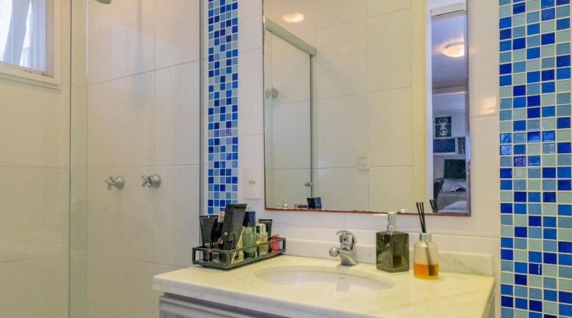 Casa à venda com 312m², 5 dormitórios, 5 suítes, 5 vagas, no bairro Vila Conceição em Porto Alegre