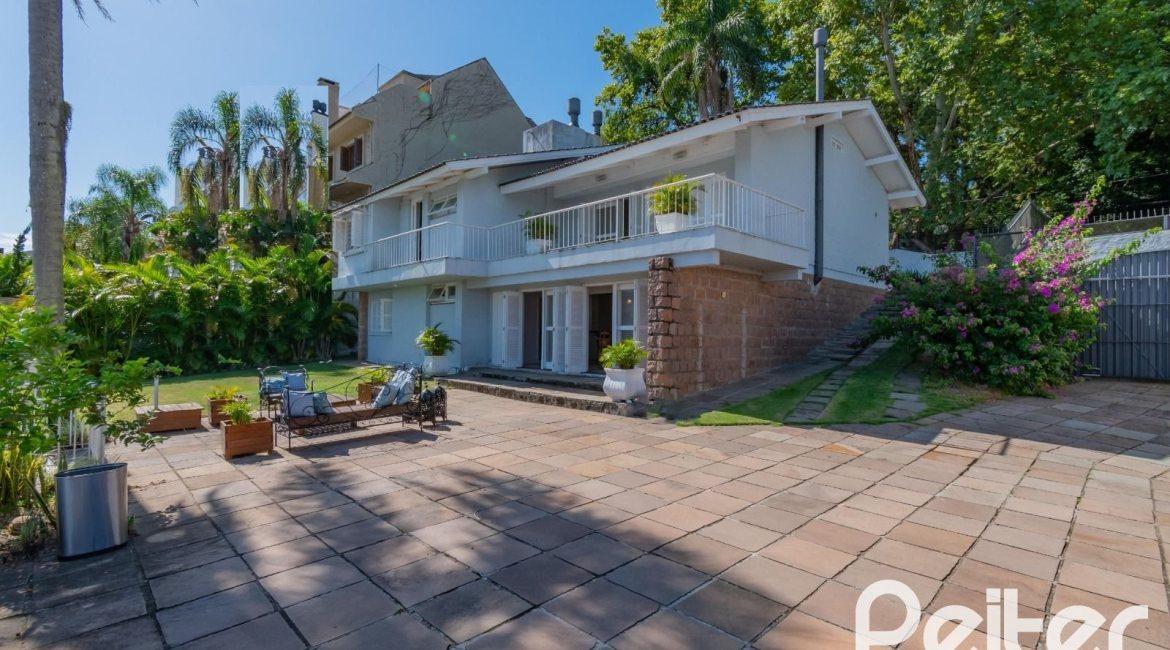 Casa à venda com 312m², 5 dormitórios, 5 suítes, 5 vagas, no bairro Vila Conceição em Porto Alegre