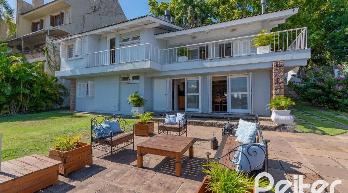Casa à venda com 312m², 5 dormitórios, 5 suítes, 5 vagas, no bairro Vila Conceição em Porto Alegre
