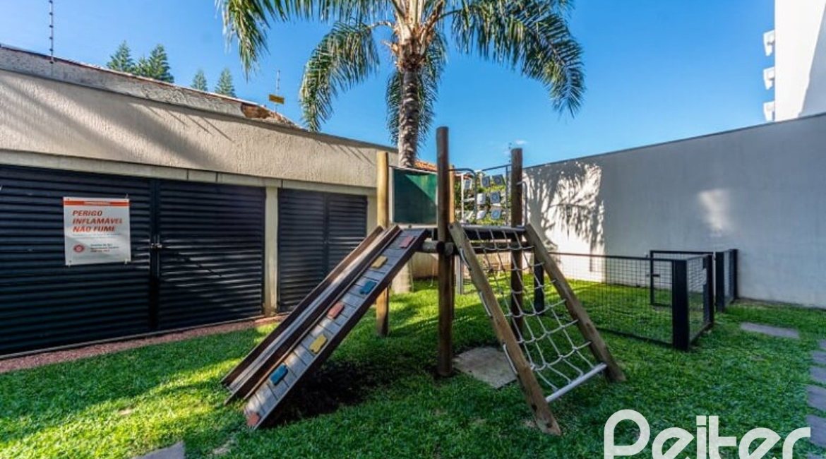 Apartamento à venda com 40m², 1 dormitório, 1 vaga, no bairro Cristal em PORTO ALEGRE