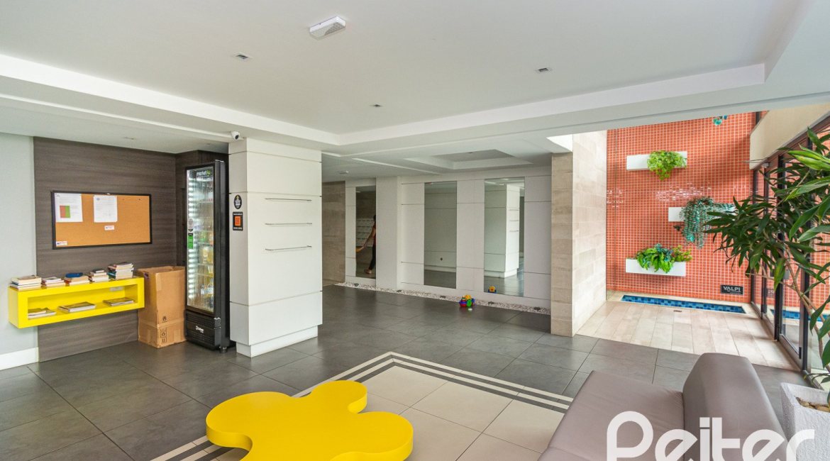 Apartamento à venda com 40m², 1 dormitório, 1 suíte, 1 vaga, no bairro Cristal em PORTO ALEGRE