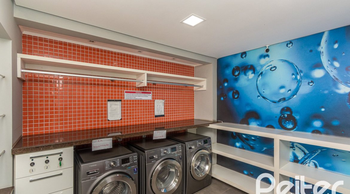 Apartamento à venda com 40m², 1 dormitório, 1 suíte, 1 vaga, no bairro Cristal em PORTO ALEGRE