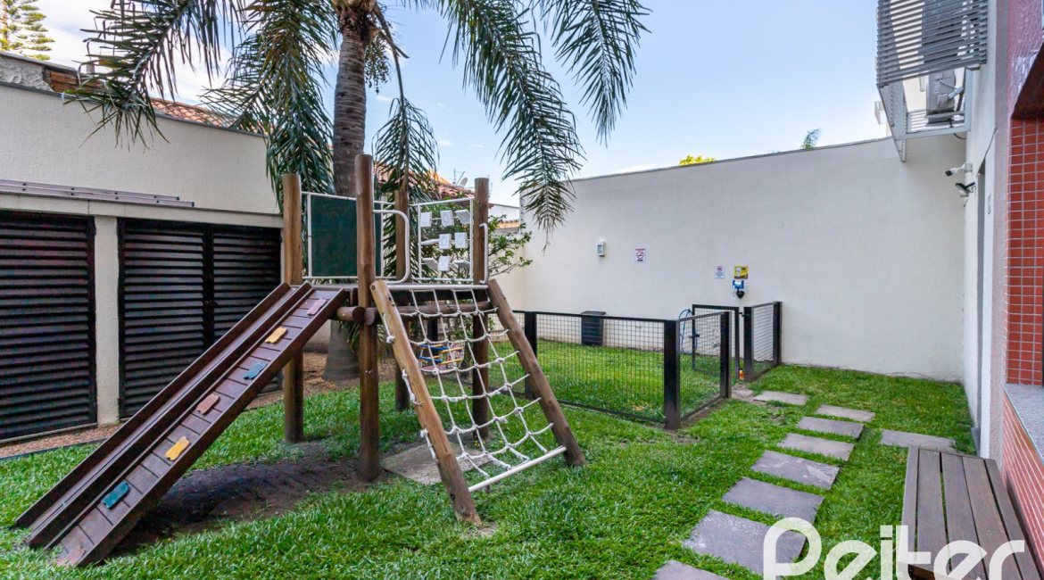 Apartamento à venda com 40m², 1 dormitório, 1 suíte, 1 vaga, no bairro Cristal em PORTO ALEGRE