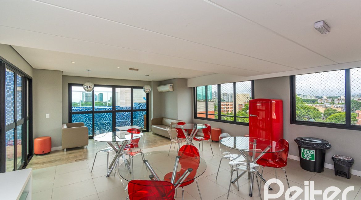 Apartamento à venda com 40m², 1 dormitório, 1 suíte, 1 vaga, no bairro Cristal em PORTO ALEGRE