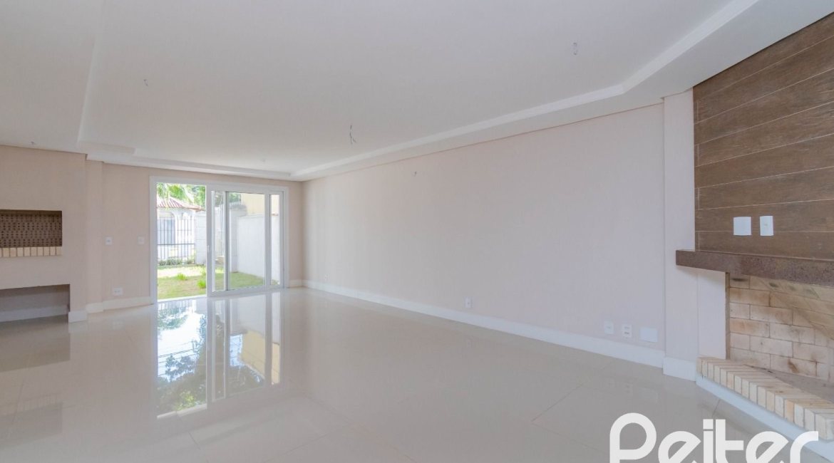 Casa em Condomínio à venda com 293m², 3 dormitórios, 3 suítes, 3 vagas, no bairro Tristeza em Porto Alegre