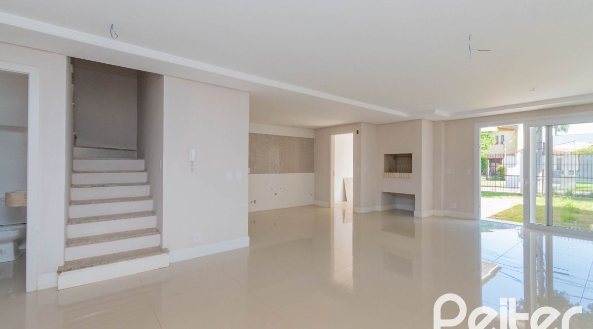 Casa em Condomínio à venda com 293m², 3 dormitórios, 3 suítes, 3 vagas, no bairro Tristeza em Porto Alegre