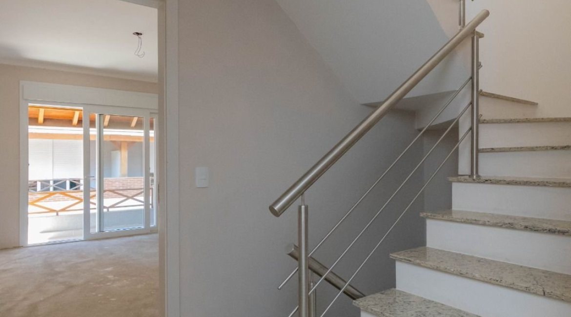 Casa em Condomínio à venda com 293m², 3 dormitórios, 3 suítes, 3 vagas, no bairro Tristeza em Porto Alegre