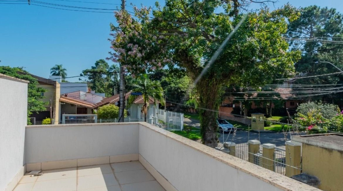 Casa em Condomínio à venda com 293m², 3 dormitórios, 3 suítes, 3 vagas, no bairro Tristeza em Porto Alegre