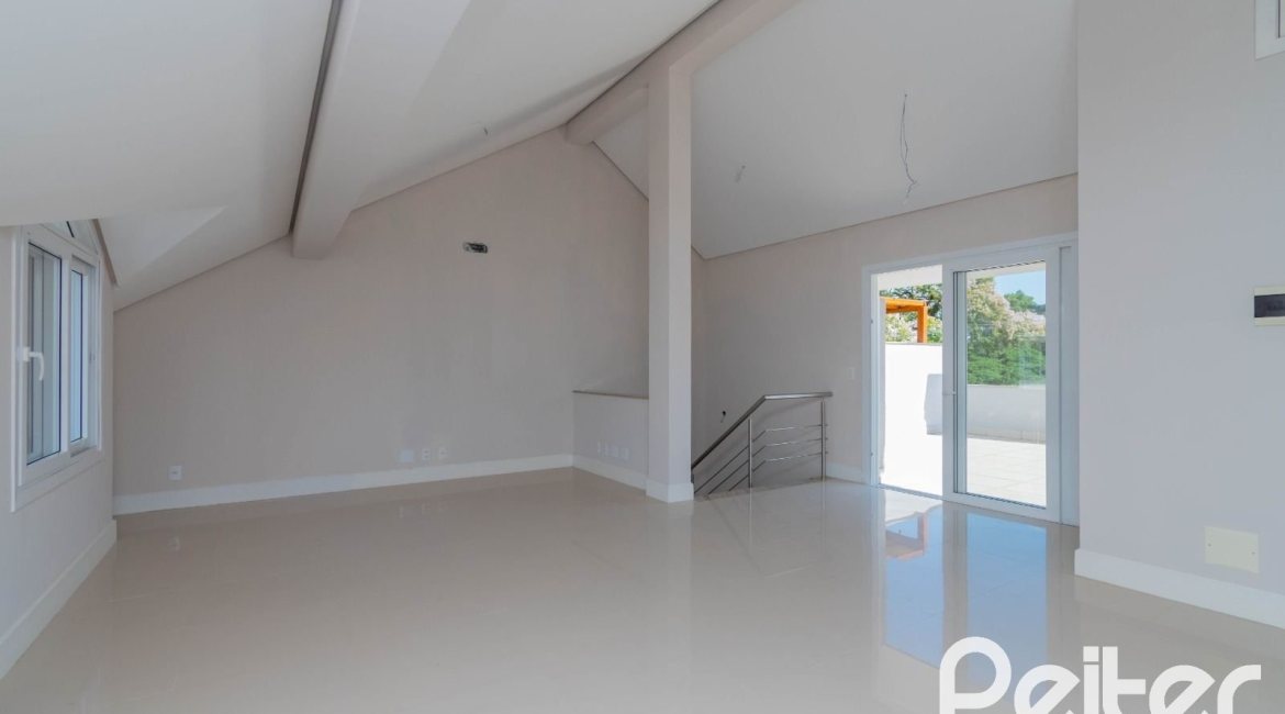 Casa em Condomínio à venda com 293m², 3 dormitórios, 3 suítes, 3 vagas, no bairro Tristeza em Porto Alegre