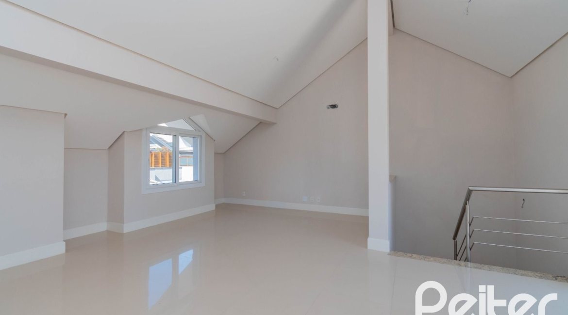 Casa em Condomínio à venda com 293m², 3 dormitórios, 3 suítes, 3 vagas, no bairro Tristeza em Porto Alegre