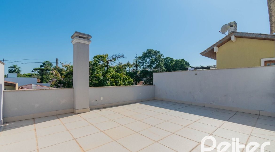 Casa em Condomínio à venda com 293m², 3 dormitórios, 3 suítes, 3 vagas, no bairro Tristeza em Porto Alegre
