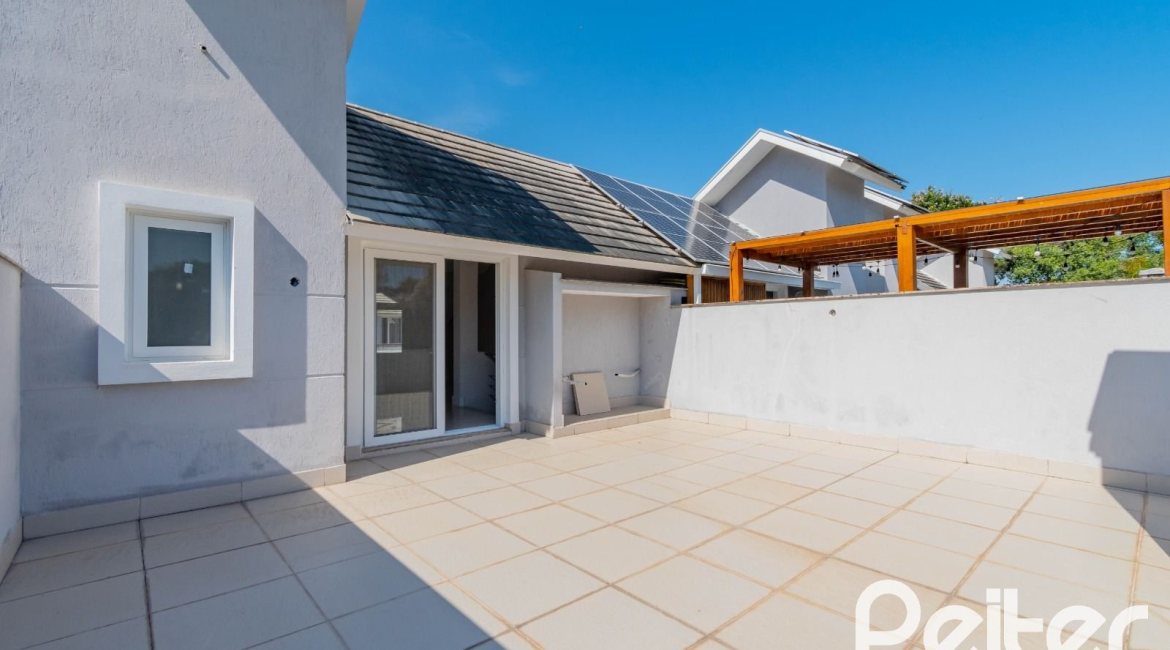Casa em Condomínio à venda com 293m², 3 dormitórios, 3 suítes, 3 vagas, no bairro Tristeza em Porto Alegre