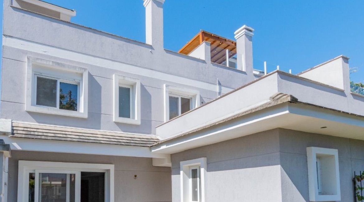 Casa em Condomínio à venda com 293m², 3 dormitórios, 3 suítes, 3 vagas, no bairro Tristeza em Porto Alegre