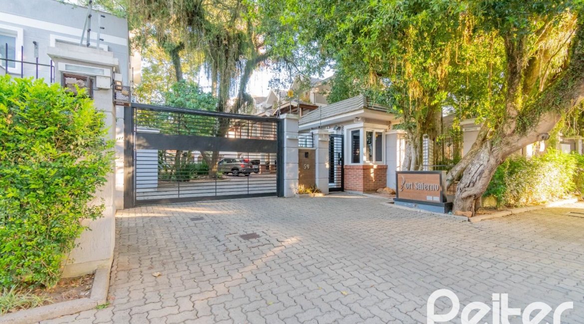 Casa em Condomínio à venda com 293m², 3 dormitórios, 3 suítes, 3 vagas, no bairro Tristeza em Porto Alegre