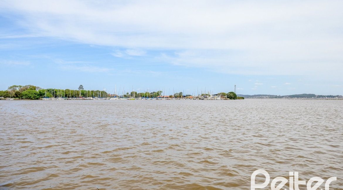 Casa em Condomínio à venda com 293m², 3 dormitórios, 3 suítes, 3 vagas, no bairro Tristeza em Porto Alegre