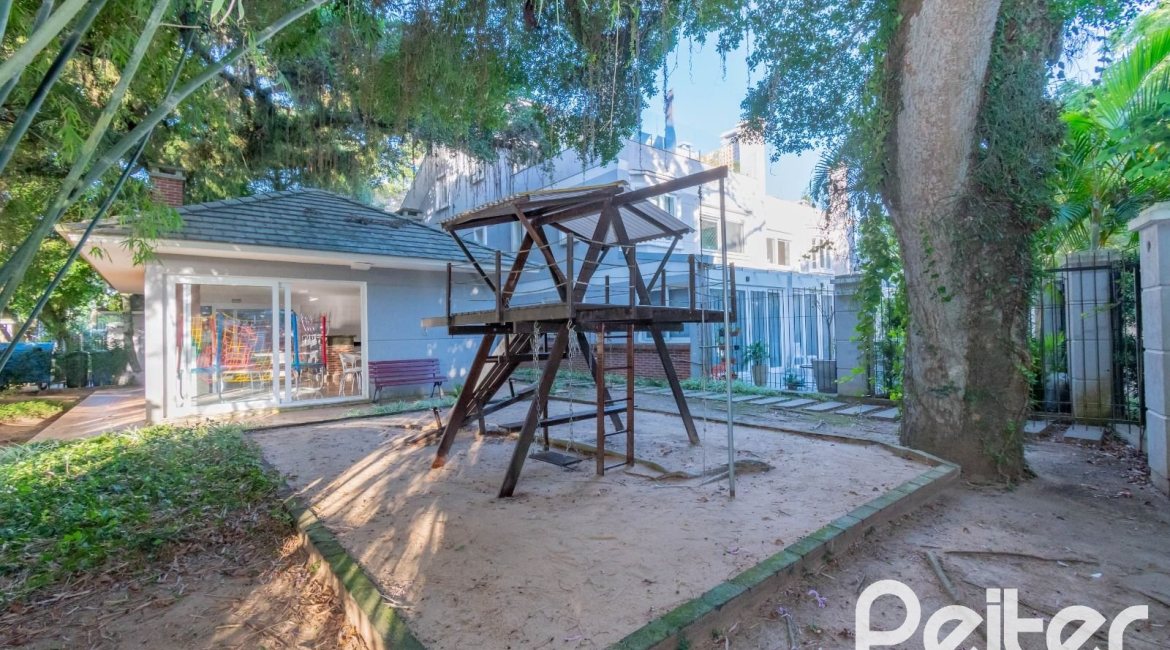 Casa em Condomínio à venda com 293m², 3 dormitórios, 3 suítes, 3 vagas, no bairro Tristeza em Porto Alegre