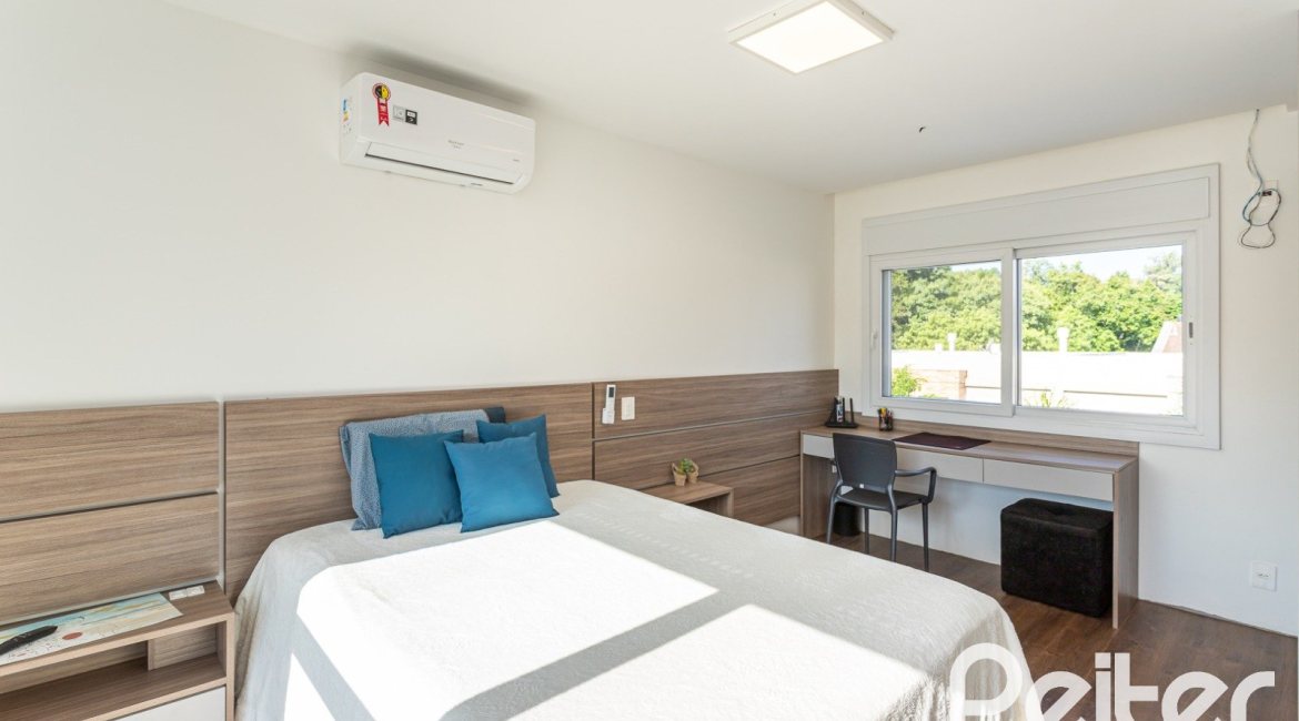 Casa em Condomínio à venda com 162m², 4 dormitórios, 2 suítes, 2 vagas, no bairro Vila Nova em PORTO ALEGRE