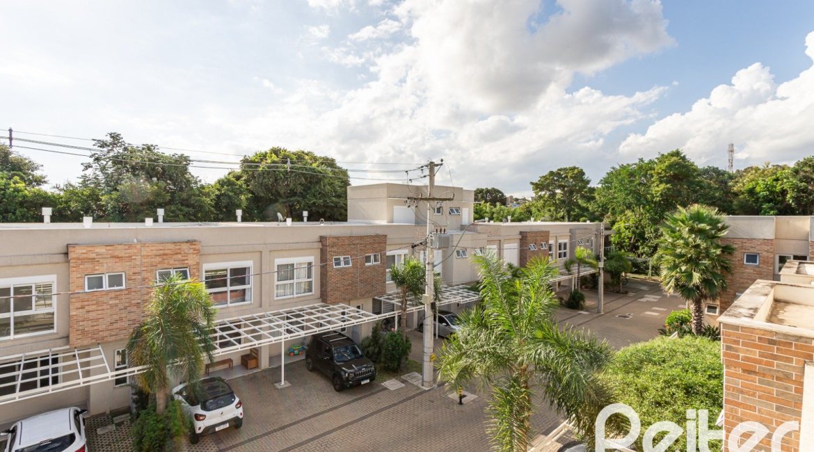 Casa em Condomínio à venda com 162m², 4 dormitórios, 2 suítes, 2 vagas, no bairro Vila Nova em PORTO ALEGRE