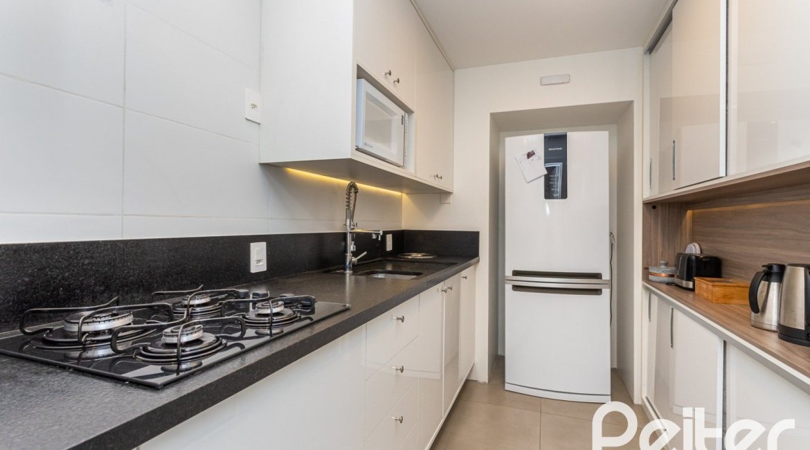 Casa em Condomínio à venda com 162m², 4 dormitórios, 2 suítes, 2 vagas, no bairro Vila Nova em PORTO ALEGRE