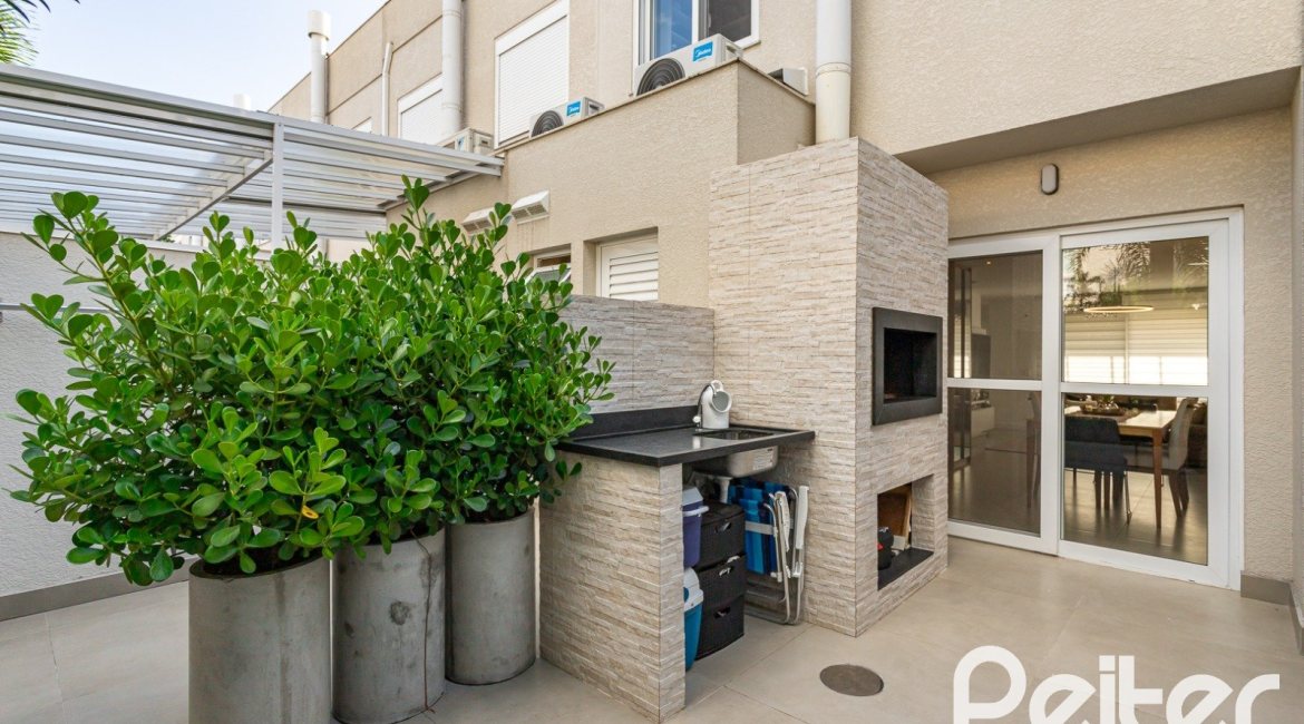 Casa em Condomínio à venda com 162m², 4 dormitórios, 2 suítes, 2 vagas, no bairro Vila Nova em PORTO ALEGRE