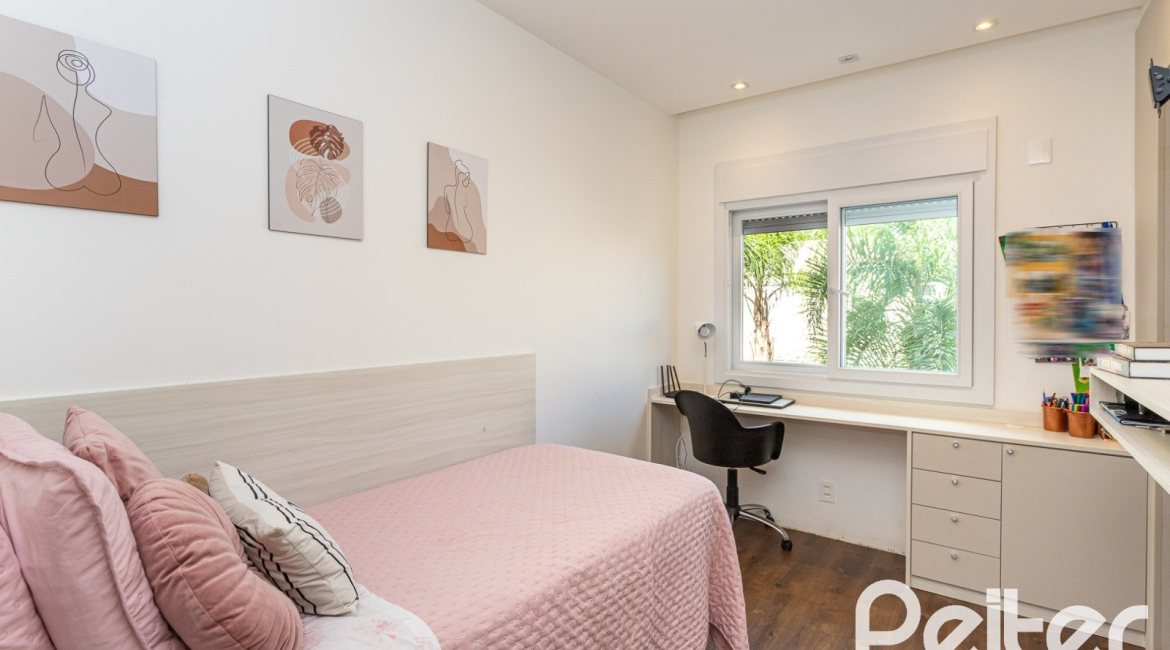 Casa em Condomínio à venda com 162m², 4 dormitórios, 2 suítes, 2 vagas, no bairro Vila Nova em PORTO ALEGRE