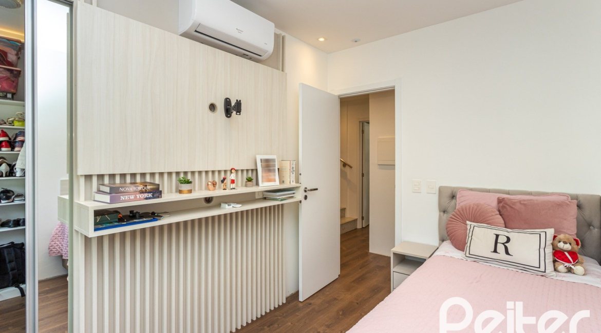 Casa em Condomínio à venda com 162m², 4 dormitórios, 2 suítes, 2 vagas, no bairro Vila Nova em PORTO ALEGRE