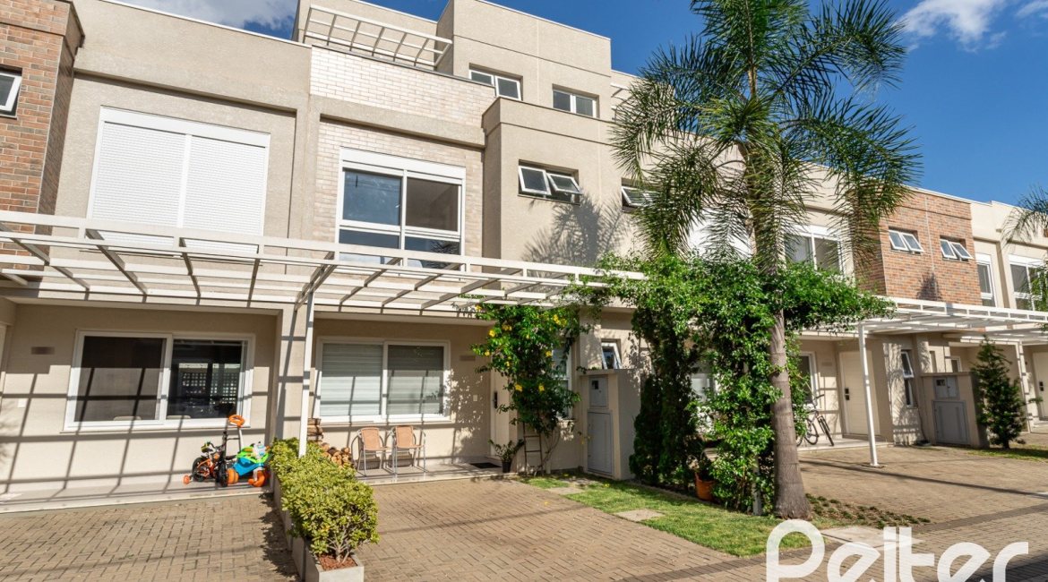 Casa em Condomínio à venda com 162m², 4 dormitórios, 2 suítes, 2 vagas, no bairro Vila Nova em PORTO ALEGRE