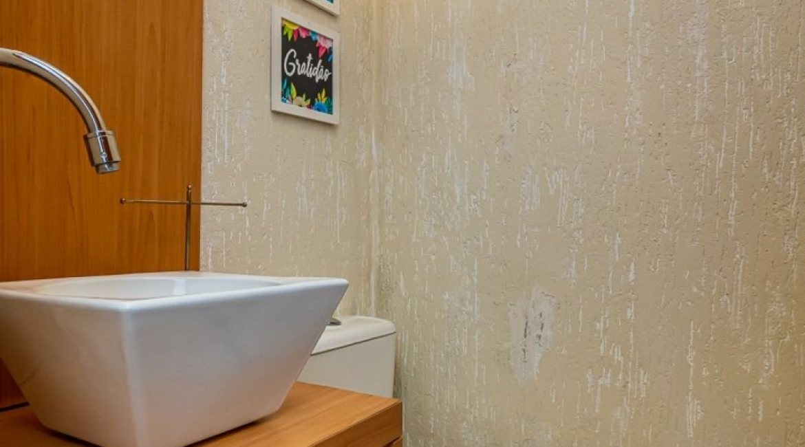 Casa à venda com 262m², 3 dormitórios, 1 suíte, 4 vagas, no bairro Ipanema em Porto Alegre