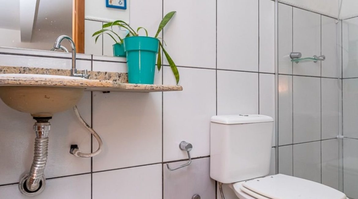 Casa à venda com 262m², 3 dormitórios, 1 suíte, 4 vagas, no bairro Ipanema em Porto Alegre