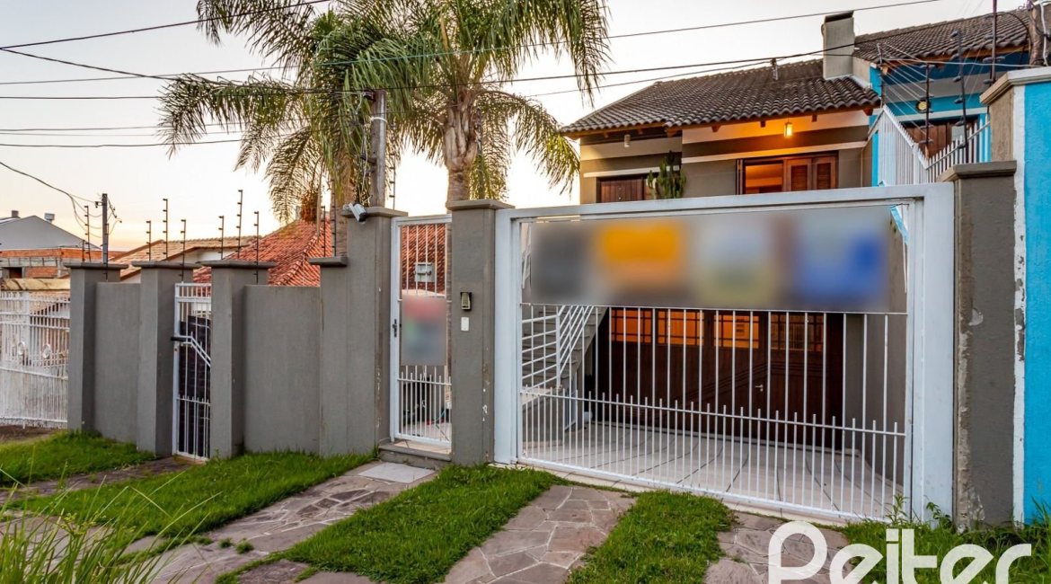 Casa à venda com 262m², 3 dormitórios, 1 suíte, 4 vagas, no bairro Ipanema em Porto Alegre