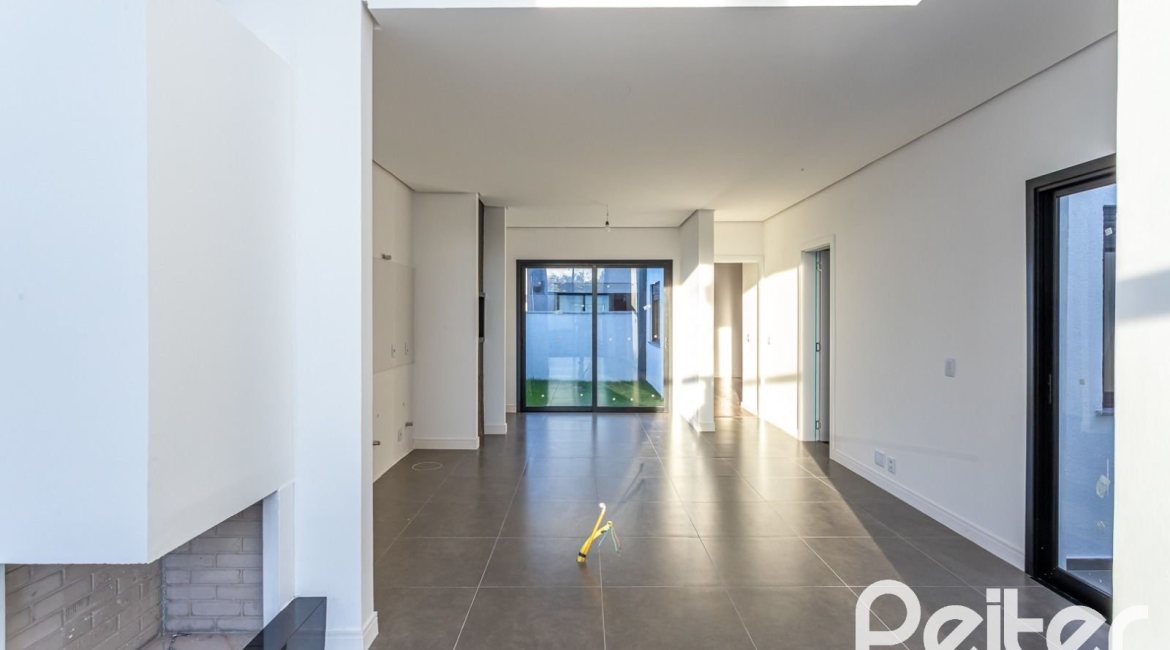 Casa em Condomínio à venda com 98m², 3 dormitórios, 1 suíte, 2 vagas, no bairro Hípica em Porto Alegre