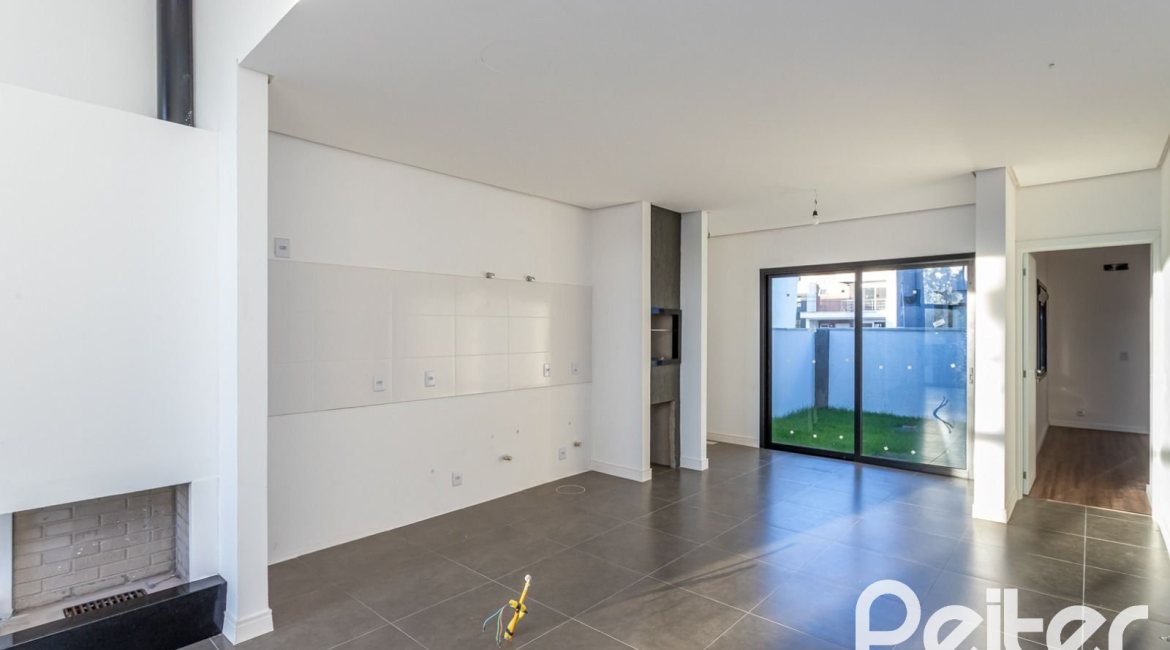 Casa em Condomínio à venda com 98m², 3 dormitórios, 1 suíte, 2 vagas, no bairro Hípica em Porto Alegre