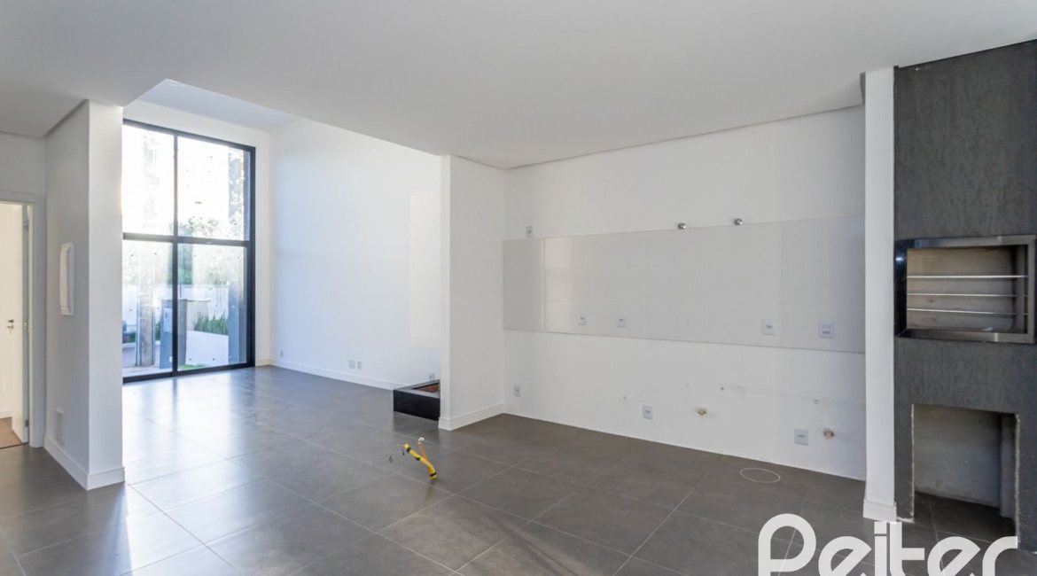 Casa em Condomínio à venda com 98m², 3 dormitórios, 1 suíte, 2 vagas, no bairro Hípica em Porto Alegre