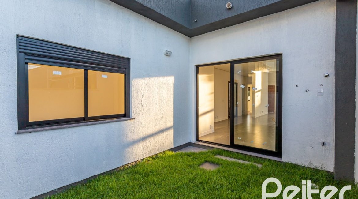 Casa em Condomínio à venda com 98m², 3 dormitórios, 1 suíte, 2 vagas, no bairro Hípica em Porto Alegre